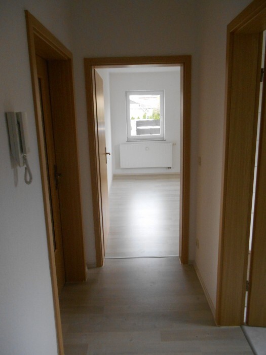 Weg vom Schuss,doch mittendrin! Einwandfreie 2-RaumWohnung am Ortsrand von Wyhra mit Blick ins Grüne