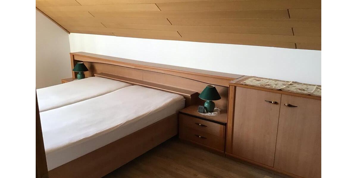 Dachgeschoßwohnung Ebensfeld - 3 Zimmer, 84 m&sup2;, 960&euro; | Angebot:25641080