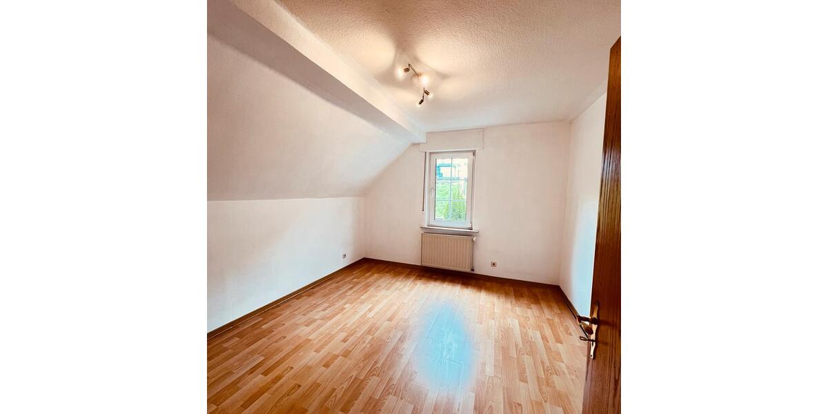 Dachgeschoßwohnung Finnentrop - 3 Zimmer, 80 m&sup2;, 600&euro; | Angebot:26611429