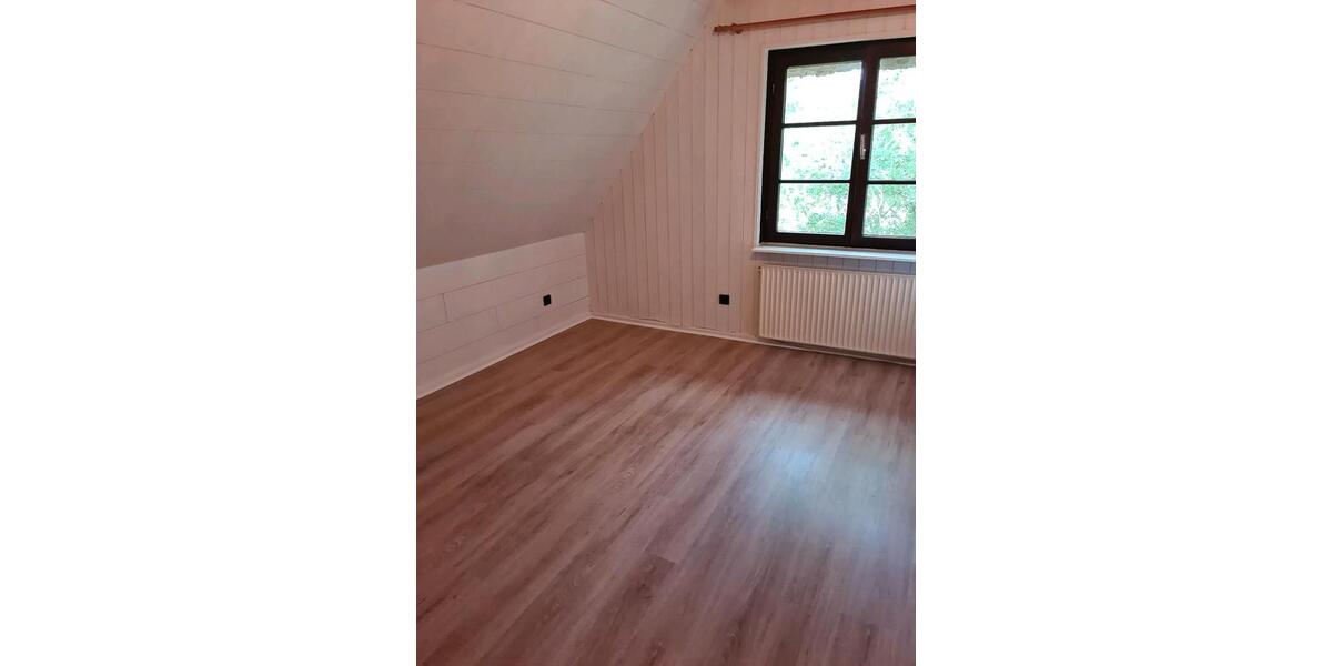 Dachgeschoßwohnung Neukirchen - 3 Zimmer, 55 m&sup2;, 700&euro; | Angebot:24808477