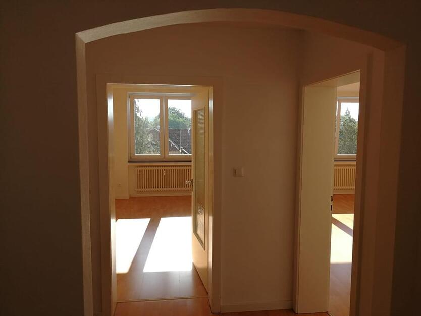 Helle 3-Zimmer-Wohnung mit Garten, großem Keller und Garage