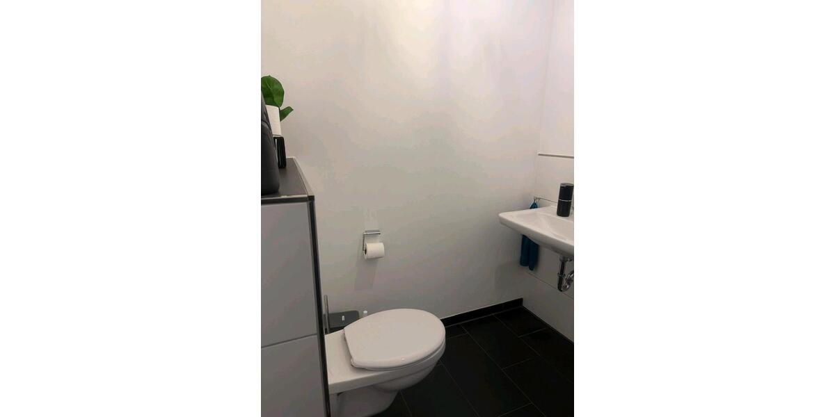 Etagenwohnung Lage - 4 Zimmer, 138 m&sup2;, 1.340&euro; | Angebot:26535346