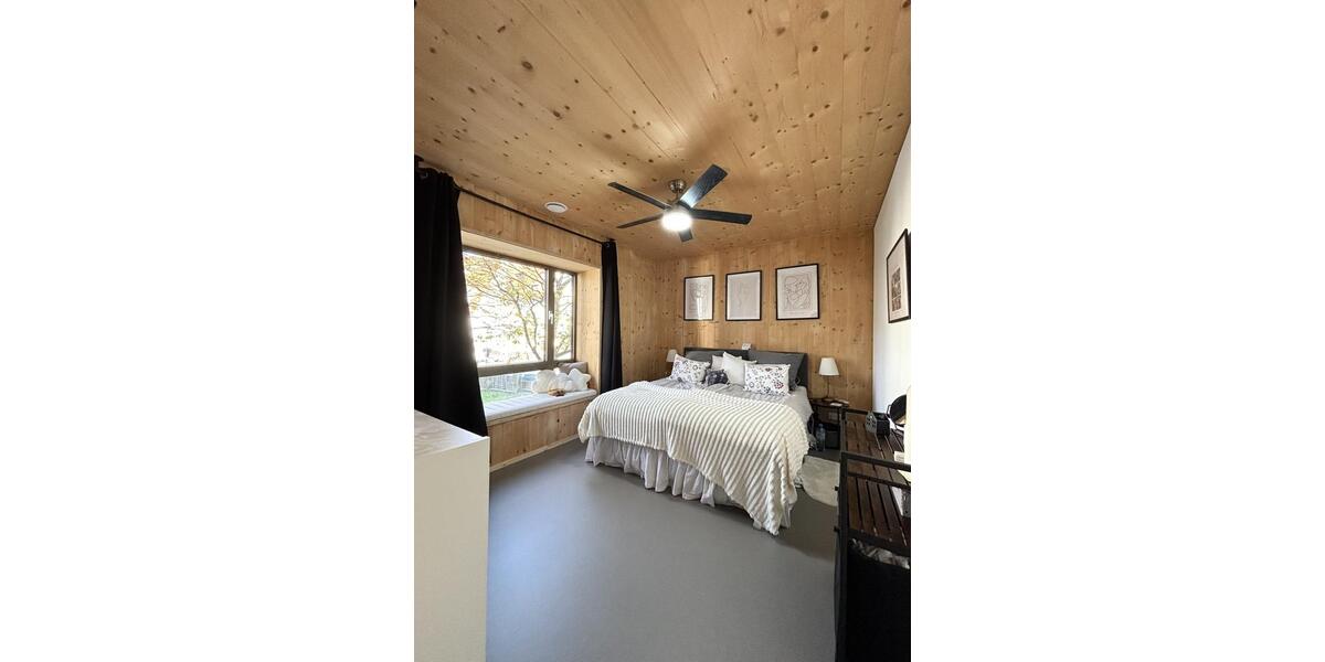 Stilvoll wohnen: Moderne 3,5-Zimmer-Maisonette mit Balkon und Stellplatz 3 zimmer