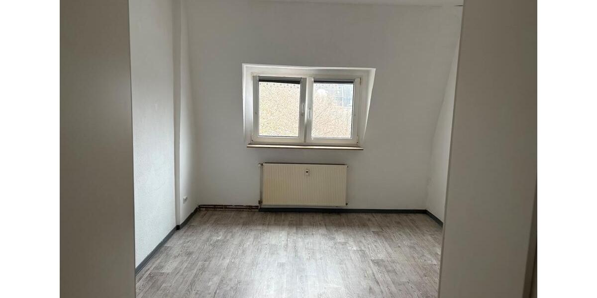 Dachgeschoßwohnung Duisburg Duisburg-Mitte - 3 Zimmer, 90 m&sup2;, 1.100&euro; | Angebot:24963310