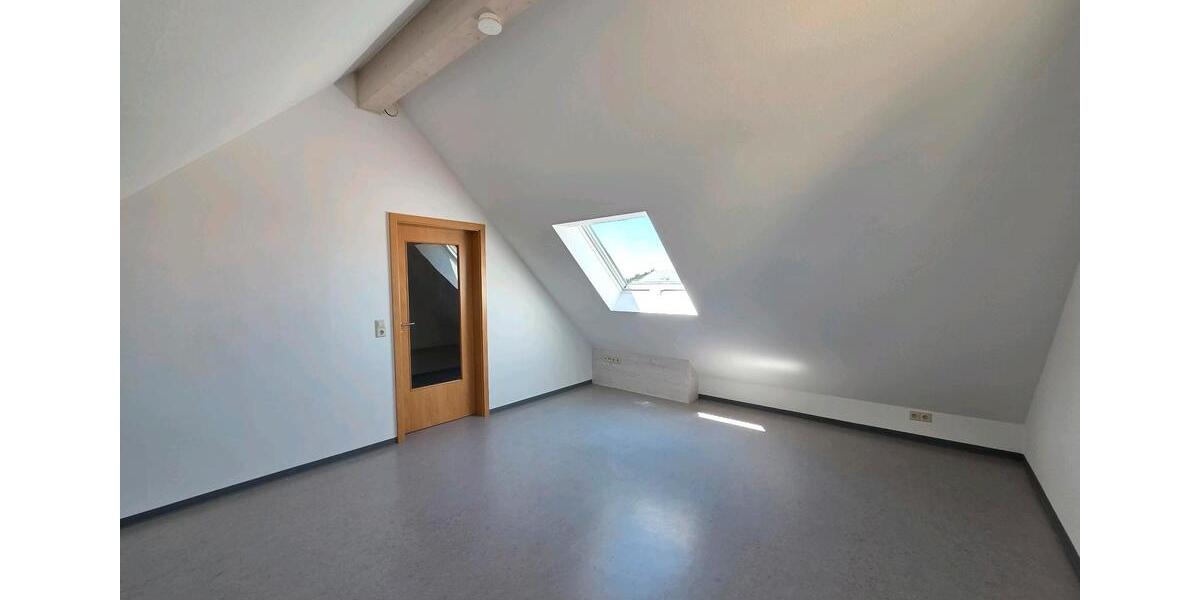 Dachgeschoßwohnung Trochtelfingen - 3 Zimmer, 105 m&sup2;, 700&euro; | Angebot:26676235