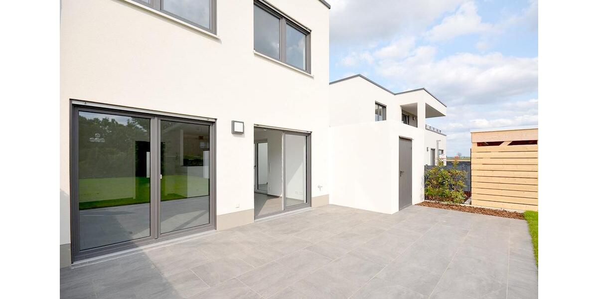 Neuwertig! Energieeffiziente 143m² Doppelhaushälfte mit Garten, Einbauküche und Garage in Straßfeld 5 zimmer