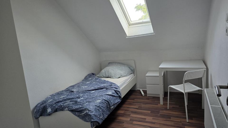 Wohnen auf Zeit Krefeld - 6 Zimmer, 150 m&sup2;, 600&euro; | Angebot:25550414