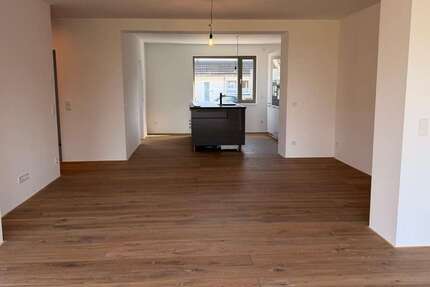 Haus Hürth Gleuel - 5 Zimmer, 175 m&sup2;, 3.950&euro; | Angebot:27656757