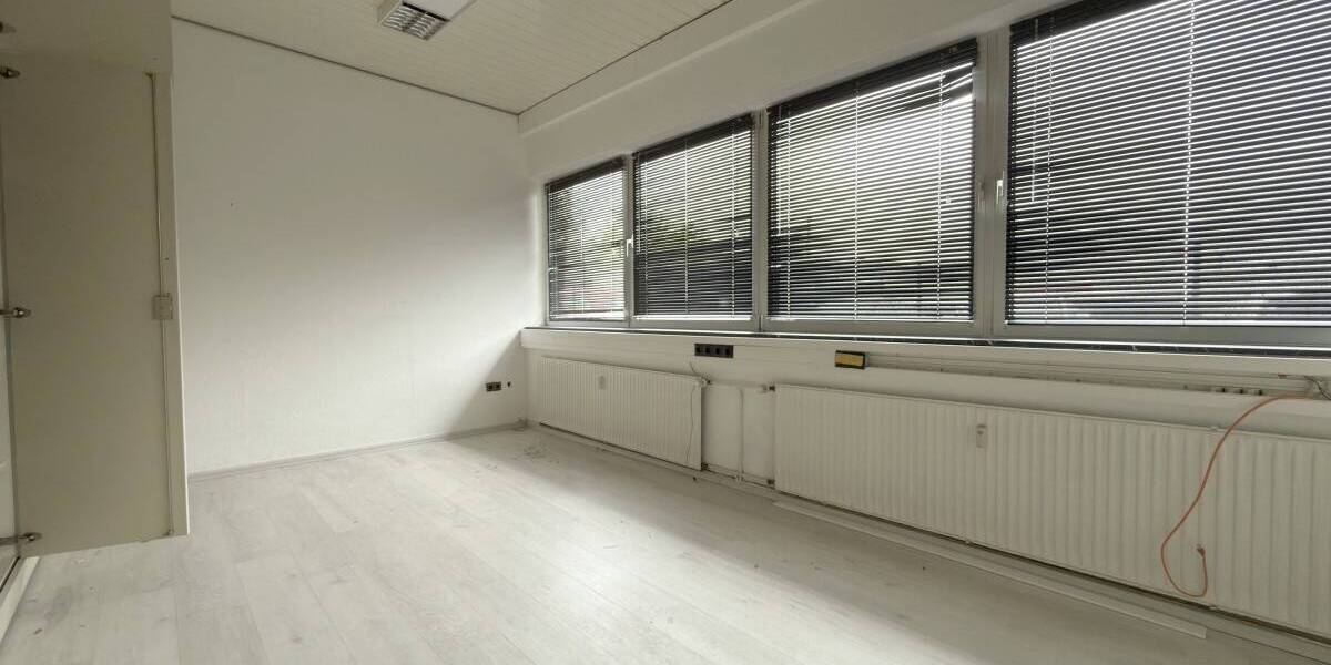 Einfamilienhaus Oberhausen Lirich-Nord - 9 Zimmer, 2.300&euro; | Angebot:26585910