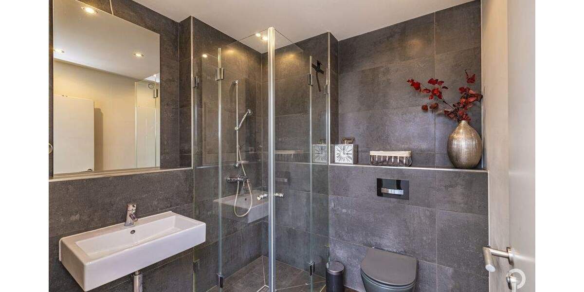 Etagenwohnung Düsseldorf Oberkassel - 3 Zimmer, 130 m&sup2;, 2.900&euro; | Angebot:24808266