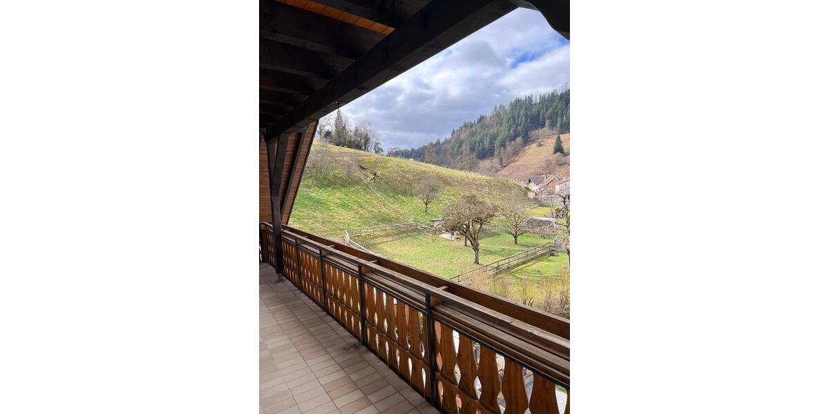 Dachgeschoßwohnung Zell im Wiesental - 4 Zimmer, 135 m&sup2;, 1.350&euro; | Angebot:25883441