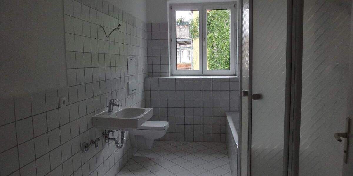 Etagenwohnung Dessau-Roßlau Innenstadt - 4 Zimmer, 121 m&sup2;, 800&euro; | Angebot:25926545