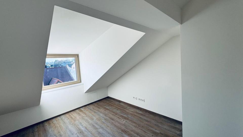 Dachgeschoßwohnung Adlkofen - 3 Zimmer, 84 m&sup2;, 1.029&euro; | Angebot:24848443