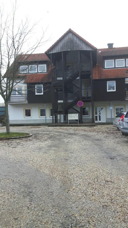 Gepflegte 3-Raum-Dachgeschoßwohnung mit Garten, Stellplatz und g
