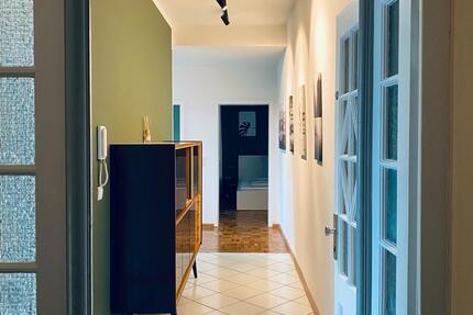 Zentrale 2 Zimmer-Wohnung mit Balkon, Küche und Garage 2 zimmer