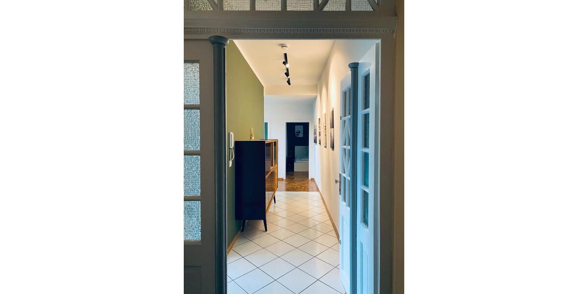 Zentrale 2 Zimmer-Wohnung mit Balkon, Küche und Garage 2 zimmer