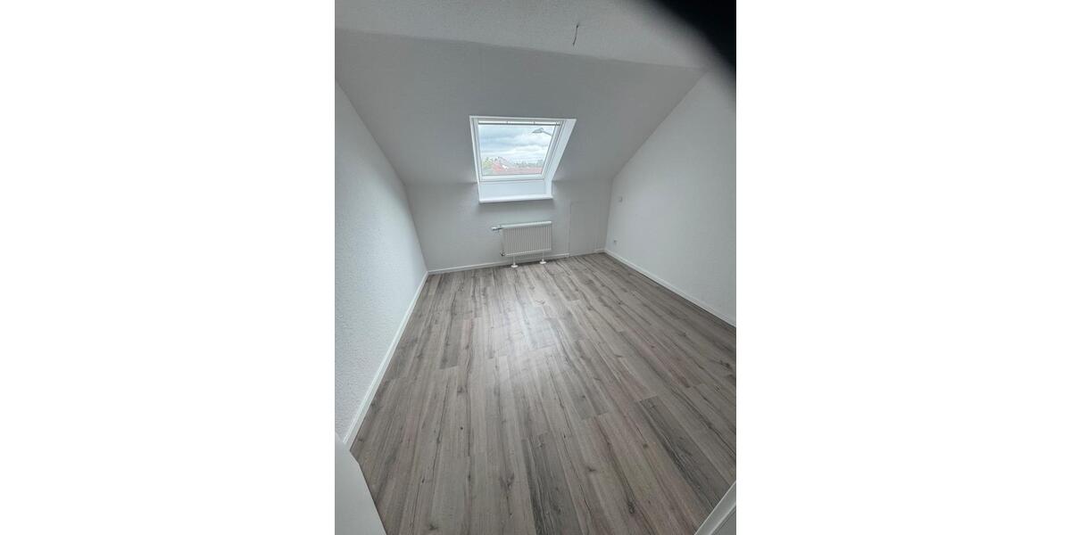 Dachgeschoßwohnung Saarlouis - 3 Zimmer, 90 m&sup2;, 980&euro; | Angebot:25892458