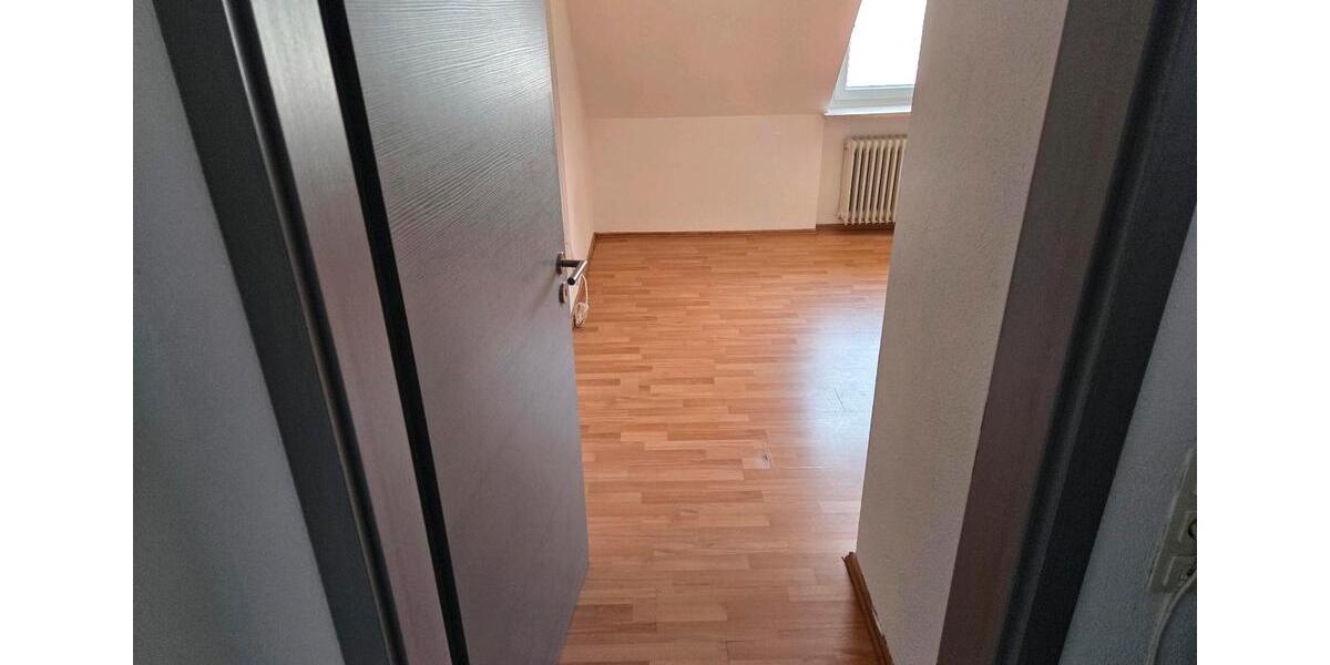 Dachgeschoßwohnung Aurach - 3 Zimmer, 100 m&sup2;, 1.150&euro; | Angebot:25932549