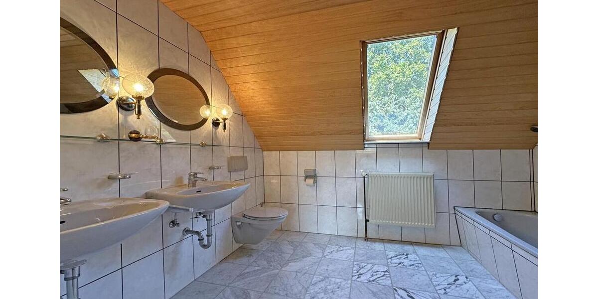 Dachgeschoßwohnung Hamburg Niendorf - 4 Zimmer, 101 m&sup2;, 1.800&euro; | Angebot:26407335