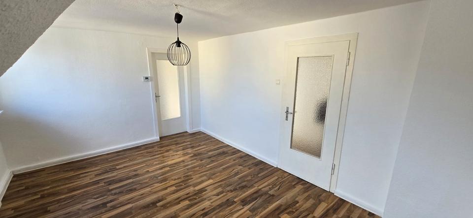 Dachgeschoßwohnung Castrop-Rauxel Bladenhorst - 2 Zimmer, 46 m&sup2;, 320&euro; | Angebot:25988821