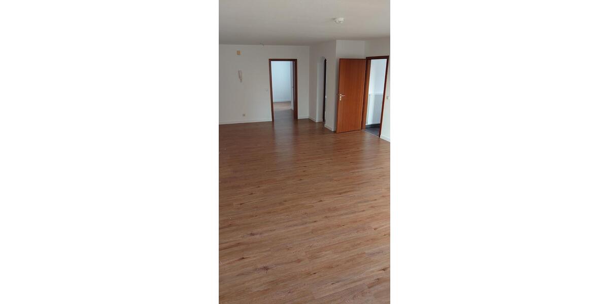 Erdgeschoßwohnung Sonneberg - 3 Zimmer, 89 m&sup2;, 680&euro; | Angebot:24743895