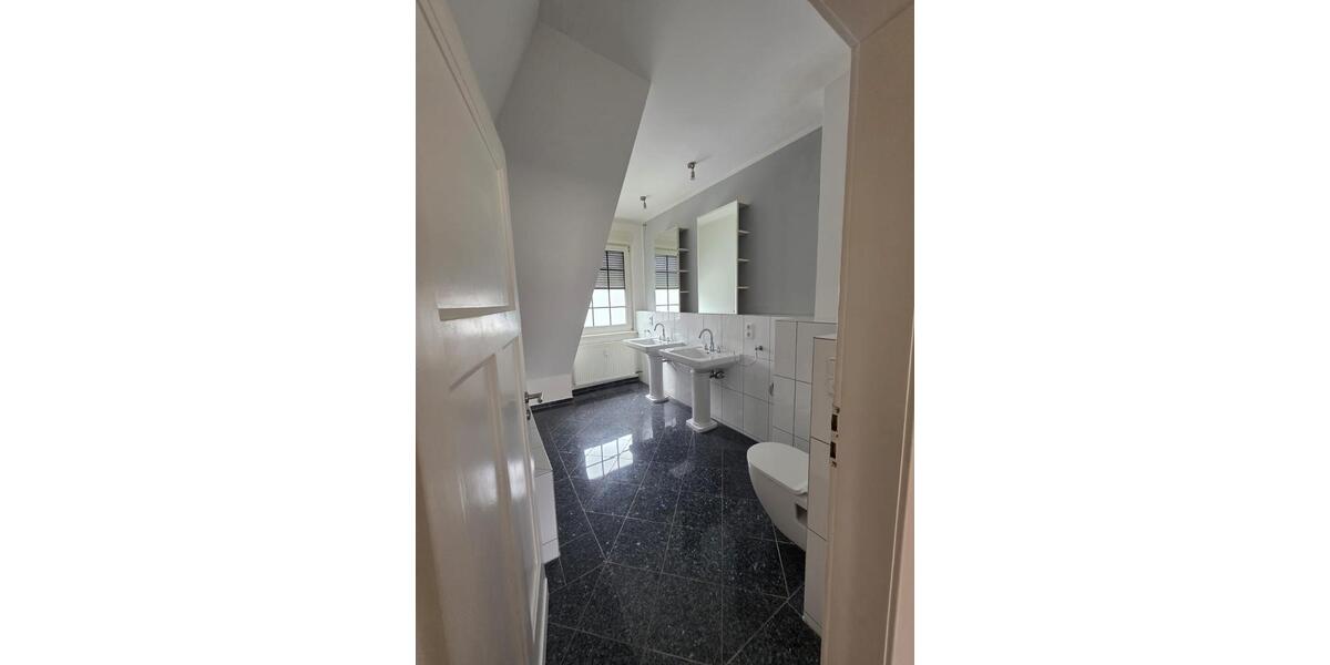 Dachgeschoßwohnung Porta Westfalica - 2.5 Zimmer, 90 m&sup2;, 750&euro; | Angebot:25353890