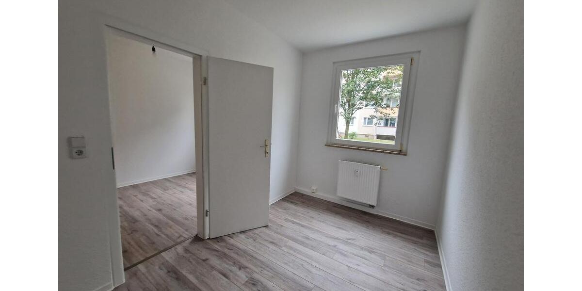 Erdgeschoßwohnung Dessau-Roßlau Brambach - 4 Zimmer, 65 m&sup2;, 389&euro; | Angebot:26549415