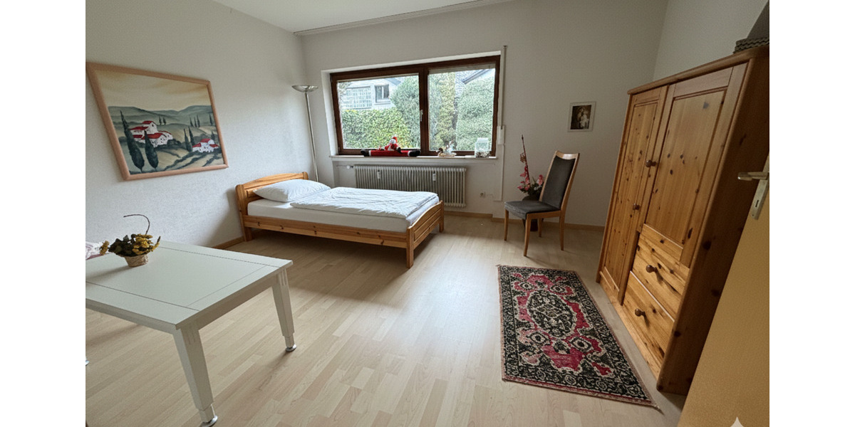 Erdgeschoßwohnung Berg - 8 Zimmer, 239 m&sup2;, 2.100&euro; | Angebot:24698260