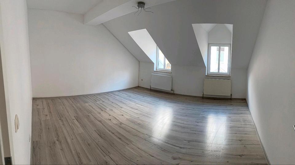 Dachgeschoßwohnung Plauen - 4 Zimmer, 120 m&sup2;, 940&euro; | Angebot:26048430