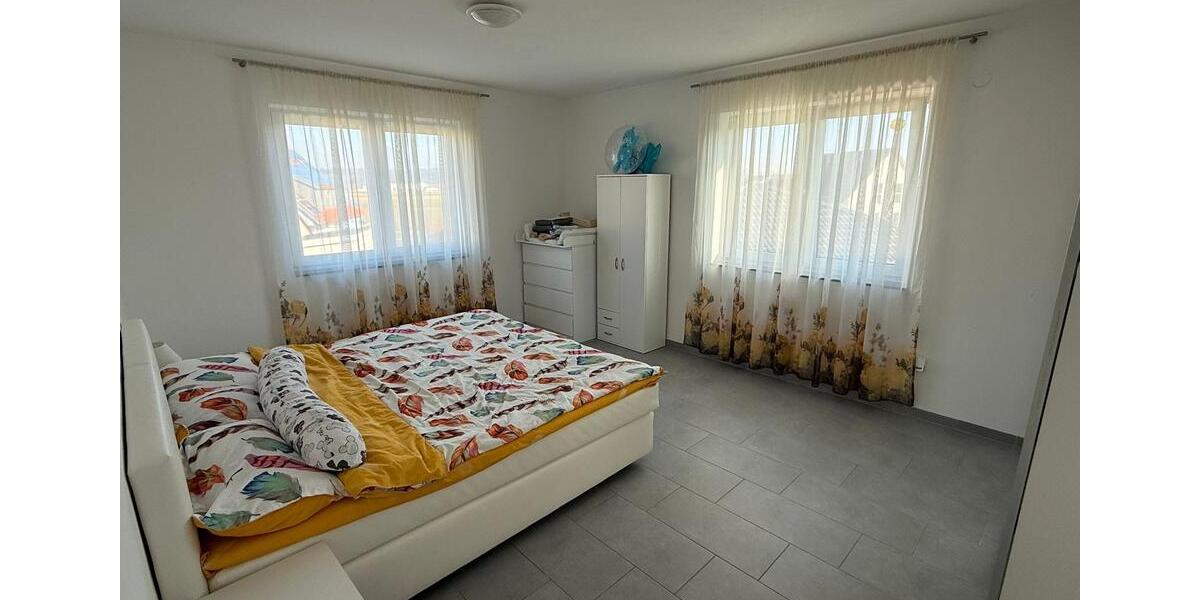Etagenwohnung Dombühl - 4 Zimmer, 130 m&sup2;, 1.100&euro; | Angebot:26024623