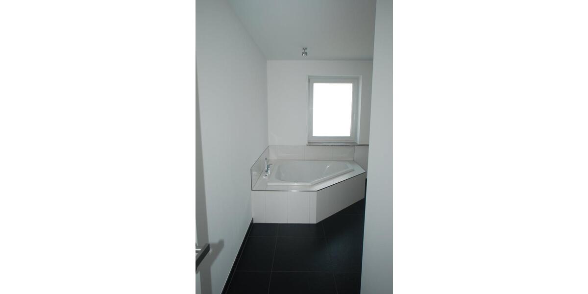 Etagenwohnung Mainz Laubenheim - 4 Zimmer, 136 m&sup2;, 2.100&euro; | Angebot:26254699