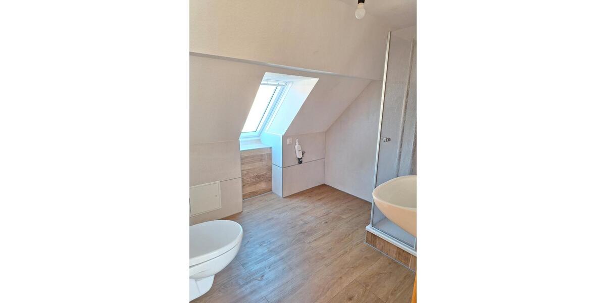 Dachgeschoßwohnung Reichenbach im Vogtland - 2 Zimmer, 43 m&sup2;, 230&euro; | Angebot:25181804