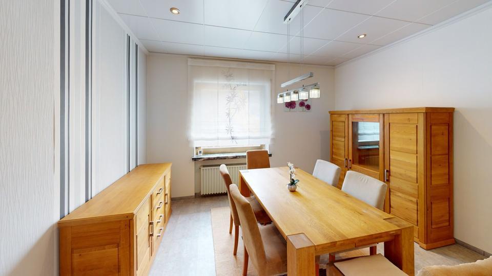 VR IMMO: Exklusive Wohnung mit Innenpool, Sauna und hochwertiger Ausstattung.