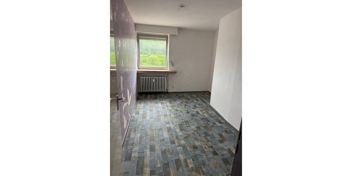 Etagenwohnung Saarbrücken West - 4 Zimmer, 90 m&sup2;, 650&euro; | Angebot:26490009