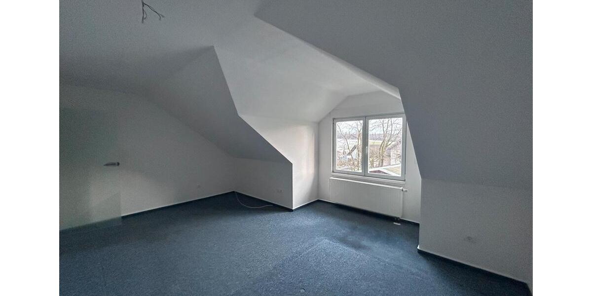 Dachgeschoßwohnung Morsbach - 3 Zimmer, 138 m&sup2;, 1.100&euro; | Angebot:24804592