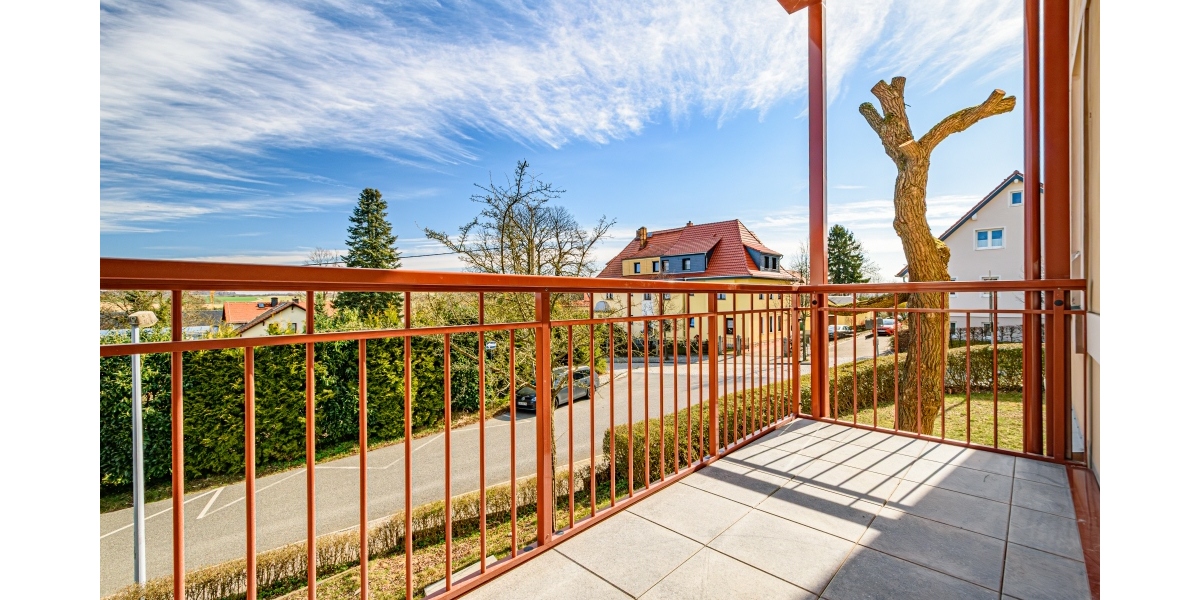 BEL-ÉTAGE MIT BALKON & BLICK – ERSTBEZUG NACH SANIERUNG – GROSSZÜGER KÜCHENBEREICH – 2 BÄDER - Etagenwohnung Stolpen Stolpen | Angebot:26067677