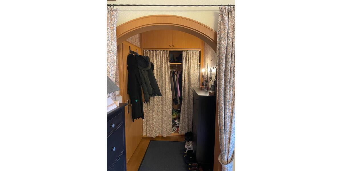 Charmante Altbauwohnung in zentraler Lage – mit Balkonen, Garage 2 zimmer