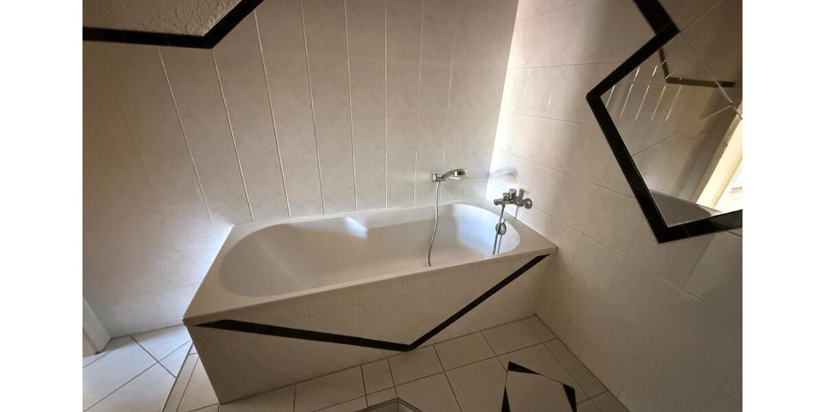 Dachgeschoßwohnung Greiz - 3 Zimmer, 65 m&sup2;, 325&euro; | Angebot:26070754