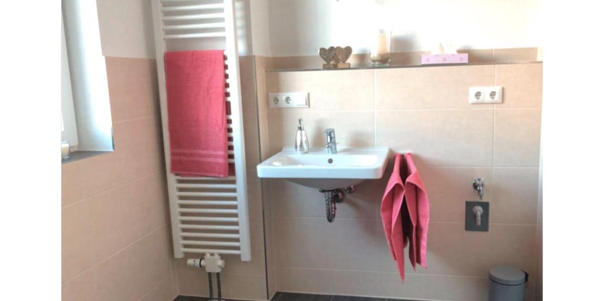 Erdgeschoßwohnung Arnstorf - 4 Zimmer, 125 m&sup2;, 1.000&euro; | Angebot:26396939