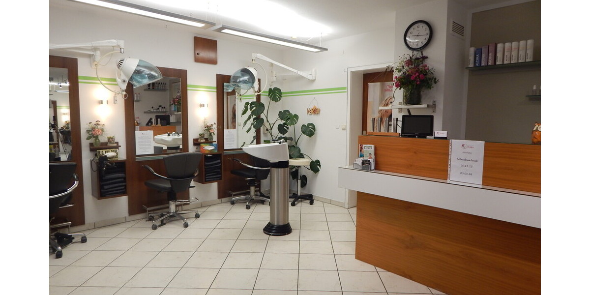 Voll ausgestatteter Friseursalon in 83416 Saaldorf - Parkplätze vor dem Haus! Frei ab 01.04.2026 - Gewerbeobjekt Saaldorf-Surheim Surheim | Angebot:23165437