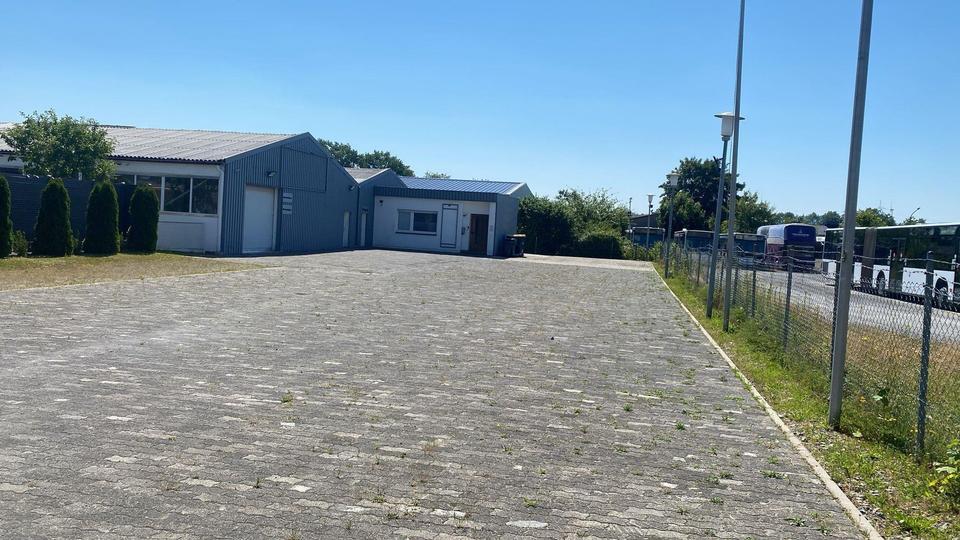 Freistehende Lagerhalle mit Büroräumen zimmer