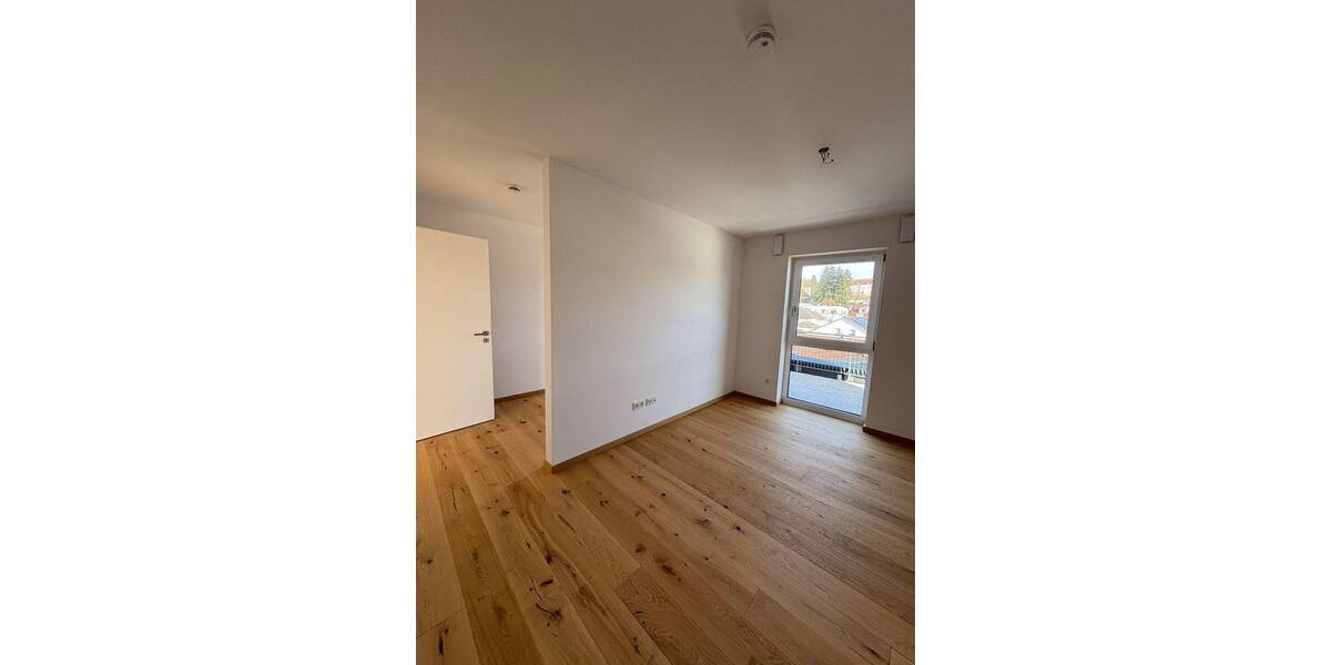 Etagenwohnung Deggendorf - 3 Zimmer, 112 m&sup2;, 1.970&euro; | Angebot:25690401