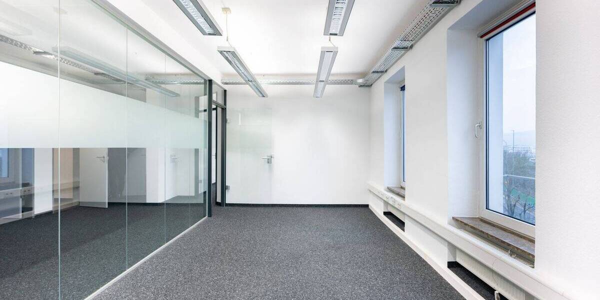 Gewerbeobjekt Würzburg Frauenland - 4 Zimmer, 150 m&sup2;, 1.718&euro; | Angebot:24113023