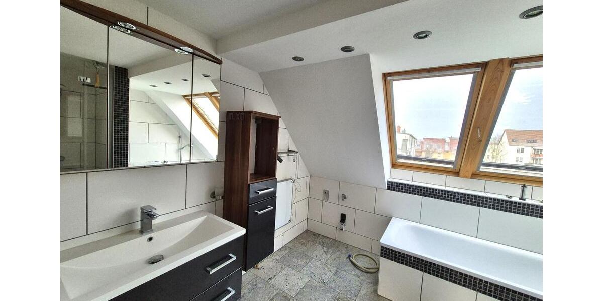 Dachgeschoßwohnung Güstrow - 3 Zimmer, 120 m&sup2;, 920&euro; | Angebot:24805349