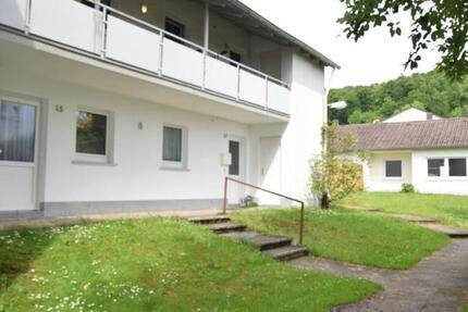 **Erdgeschosswohnung mit schöner EINBAUKÜCHE****FRISCH RENOVIERT und EINZUGSBEREIT* 3 zimmer