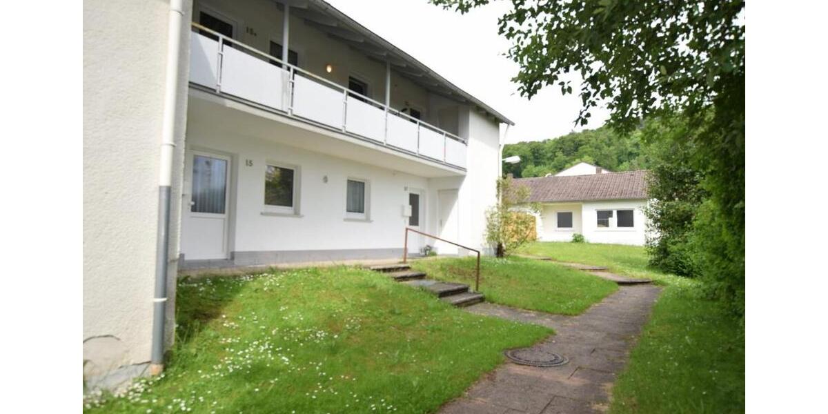 **Erdgeschosswohnung mit schöner EINBAUKÜCHE****FRISCH RENOVIERT und EINZUGSBEREIT* 3 zimmer