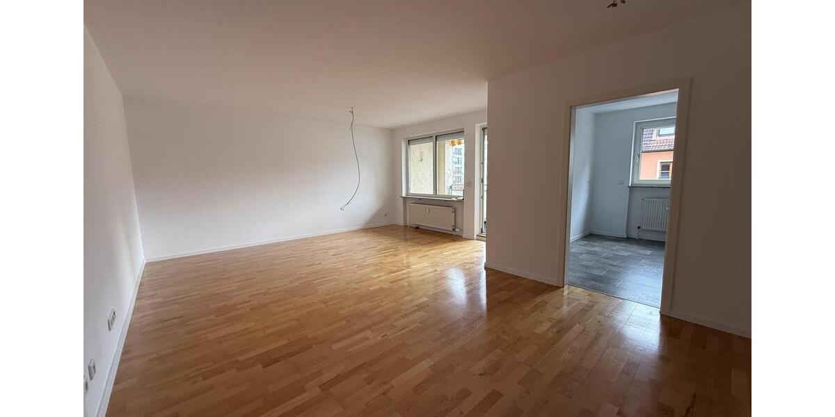 Helle 2-Zimmer-Wohnung mit Balkon, Küche & Stellplatz in der Fürther Südstadt 2 zimmer