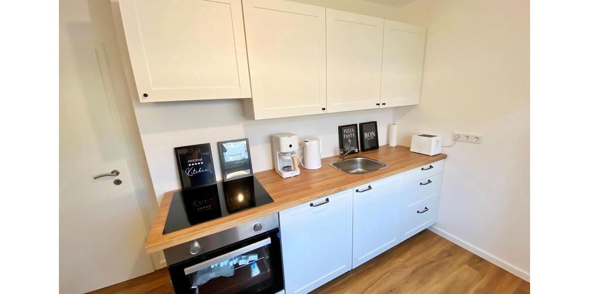 möbliertes WG-Zimmer mit Wlan, Smart-TV, eigener Balkon, Bad, Wc und Küche zur Teilung, Waschmaschine, Trockner 1 zimmer