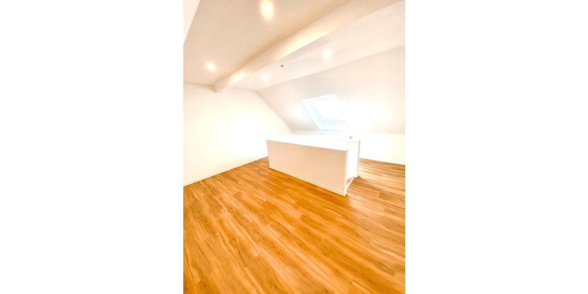 Dachgeschoßwohnung Neunkirchen - 4 Zimmer, 120 m&sup2;, 970&euro; | Angebot:26643919