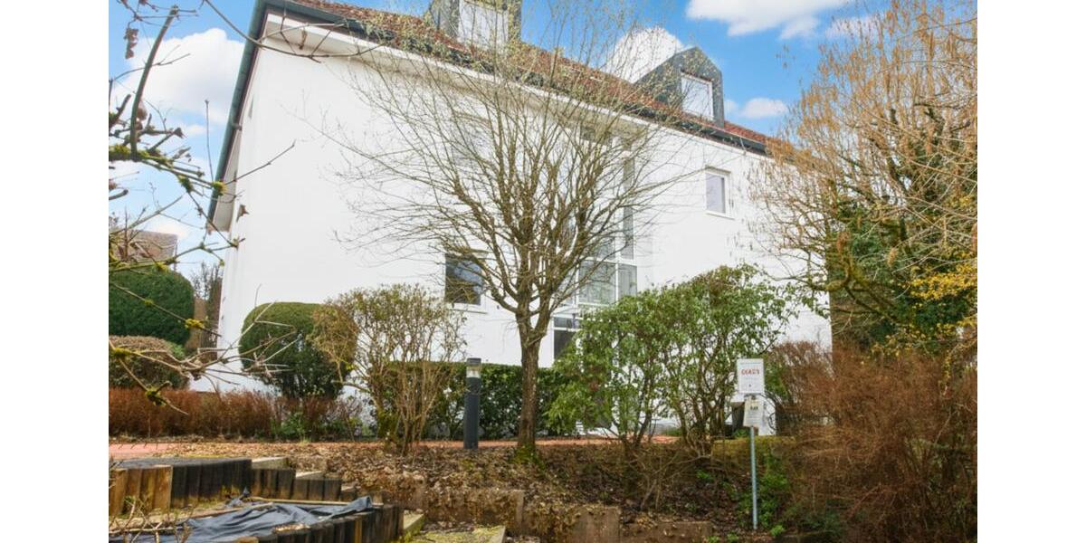 Dachgeschoßwohnung Feldafing - 3.5 Zimmer, 116 m&sup2;, 1.965&euro; | Angebot:26034001